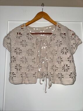 La Hearts Beige Crochet Flower cut out  Tie-Front Crop Top Sz Small fairy boho